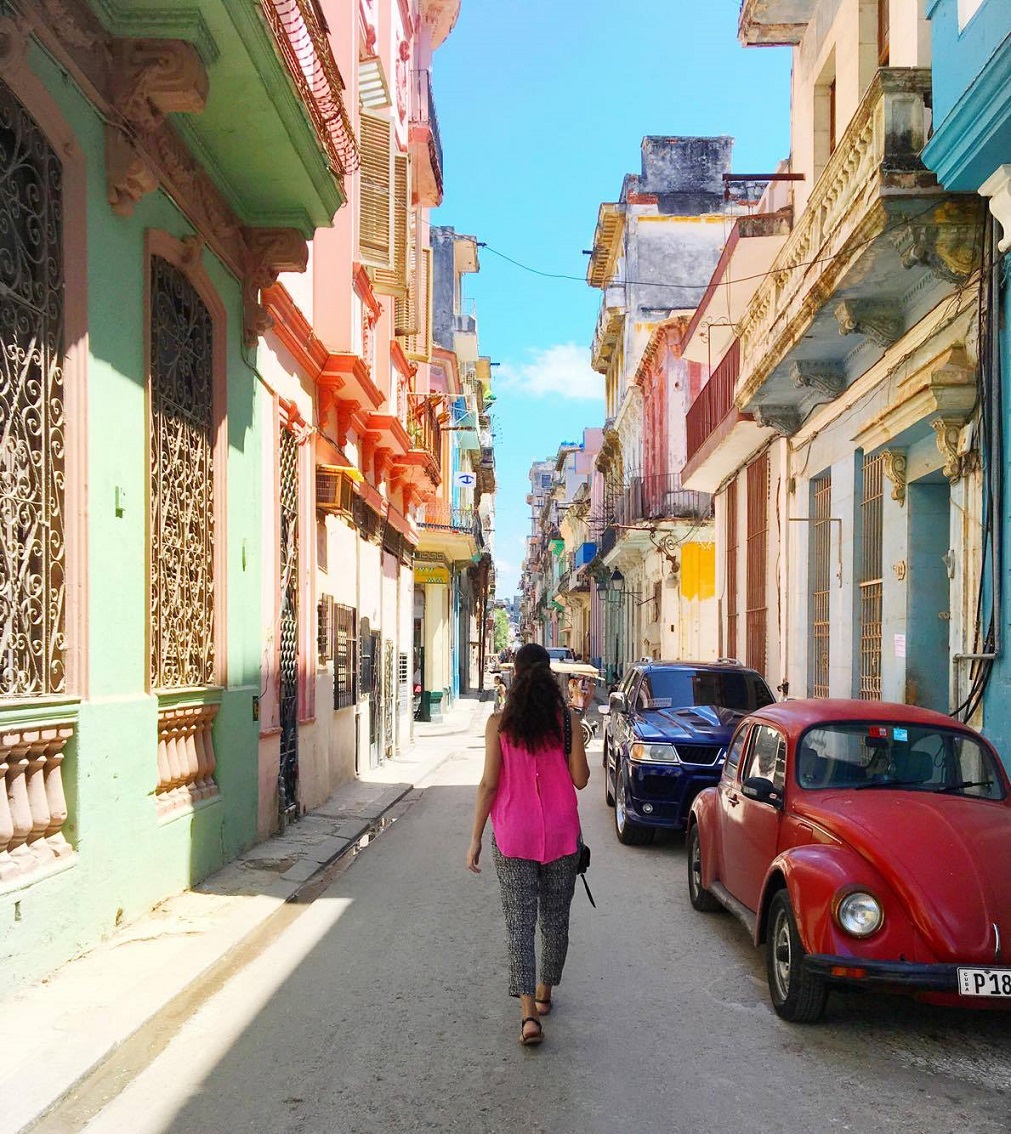 Wending-through-the-streets-of-Havana-Cuba